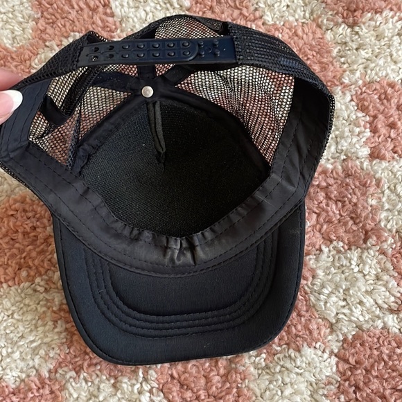 WILD BLACK AND WHITE TRUCKER HAT - Picture 2 of 2